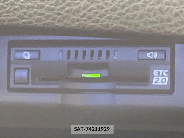 Toyota HARRIER 2017-01 8366110-6
