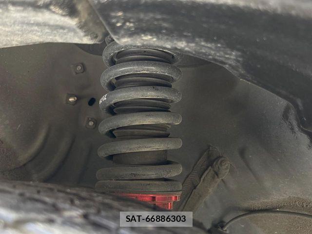 Toyota HARRIER 2018-01 8366106-19