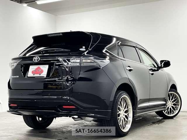 Toyota HARRIER 2017-03 8366119-2