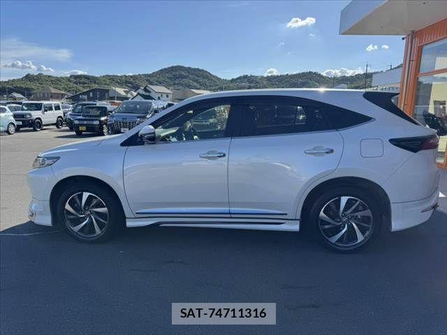 Toyota HARRIER 2017-11 8366112-11