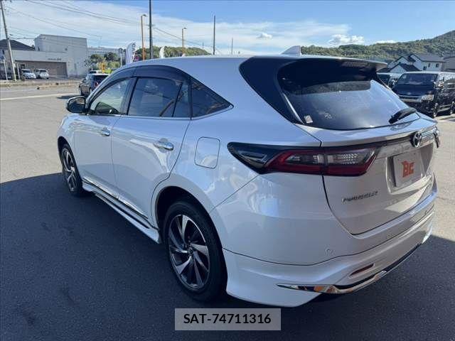 Toyota HARRIER 2017-11 8366112-12