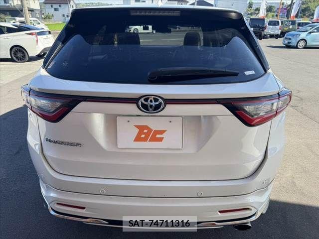 Toyota HARRIER 2017-11 8366112-13