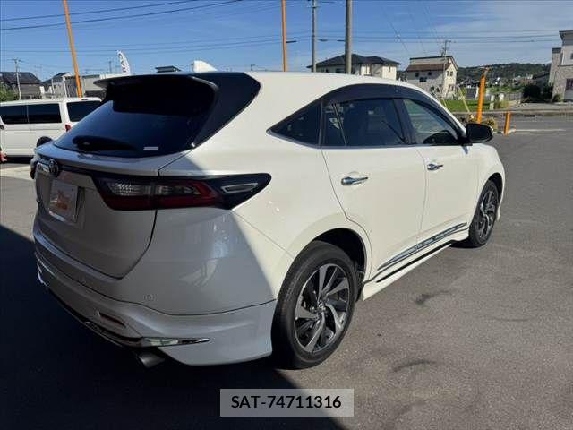 Toyota HARRIER 2017-11 8366112-14