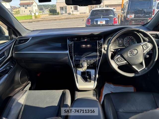 Toyota HARRIER 2017-11 8366112-1