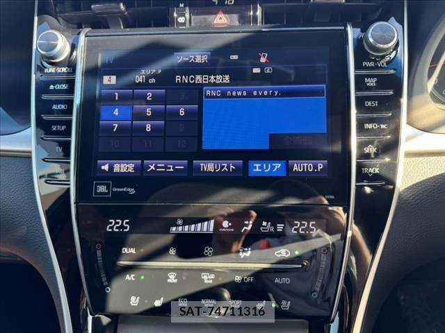 Toyota HARRIER 2017-11 8366112-26