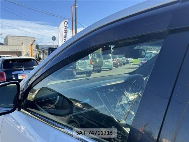 Toyota HARRIER 2017-11 8366112-29