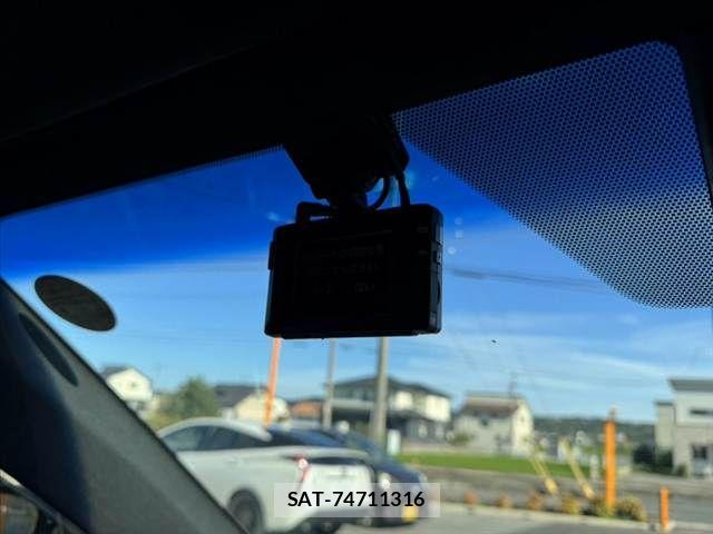 Toyota HARRIER 2017-11 8366112-4