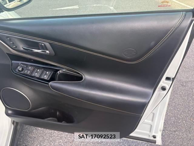 Toyota HARRIER 2018-09 8371698-12