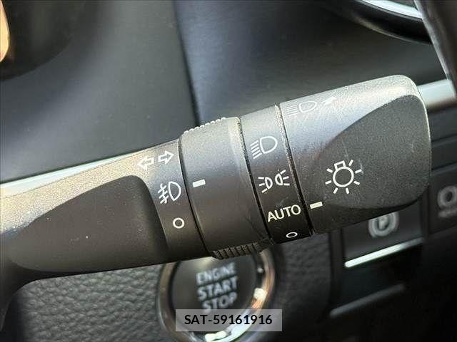 Toyota HARRIER 2017-08 8371703-23