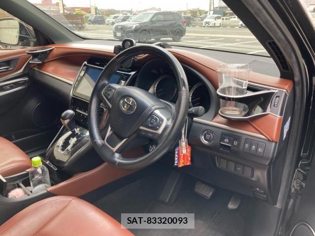 Toyota HARRIER 2017-12 8438180-12