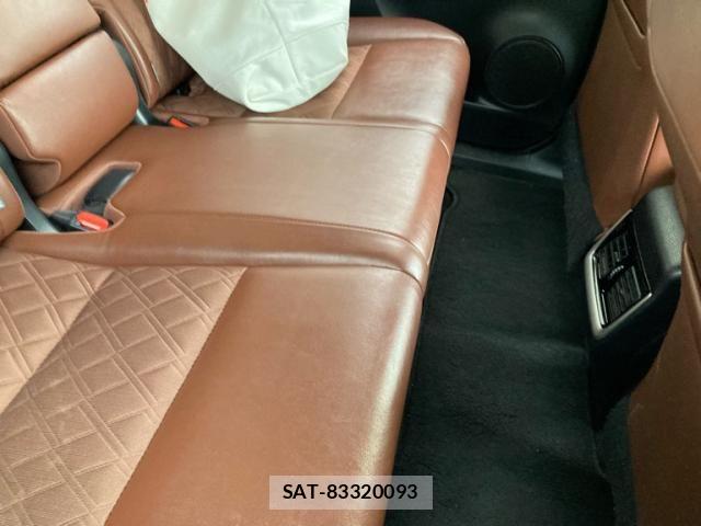 Toyota HARRIER 2017-12 8438180-16