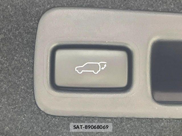 Toyota HARRIER 2017-05 8457583-6