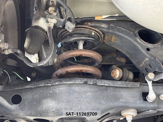 Toyota HARRIER 2017-03 8525066-19