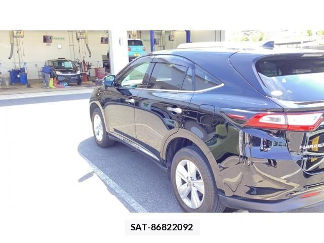 Toyota HARRIER 2018-11 8562060-1