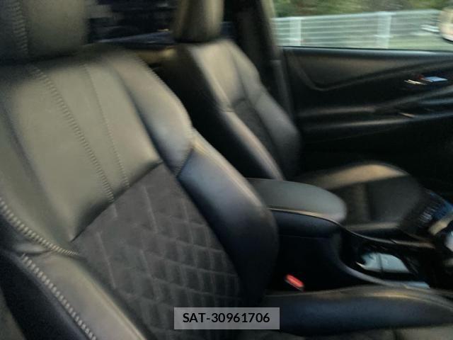 Toyota HARRIER 2019-05 8562056-14