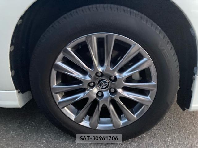 Toyota HARRIER 2019-05 8562056-8