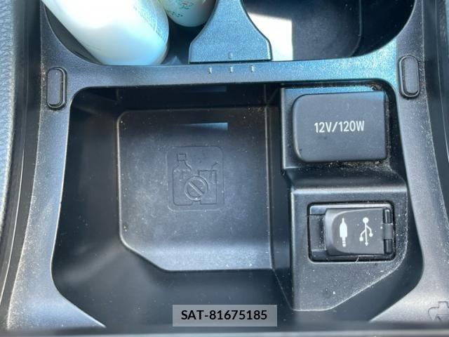Toyota HARRIER 2014-07 8626965-24
