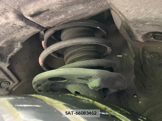Toyota HARRIER 2017-08 8685626-19