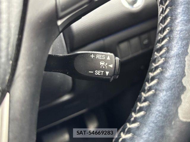 Toyota HARRIER 2017-06 8796092-16