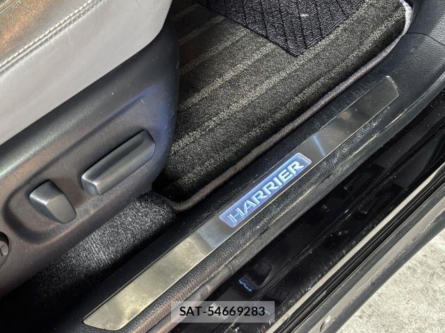 Toyota HARRIER 2017-06 8796092-17