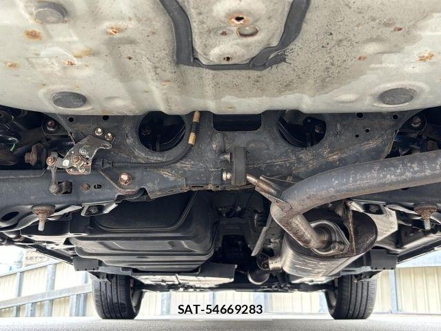 Toyota HARRIER 2017-06 8796092-28