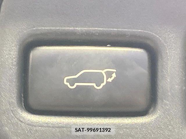 Toyota HARRIER 2018-02 8829264-5