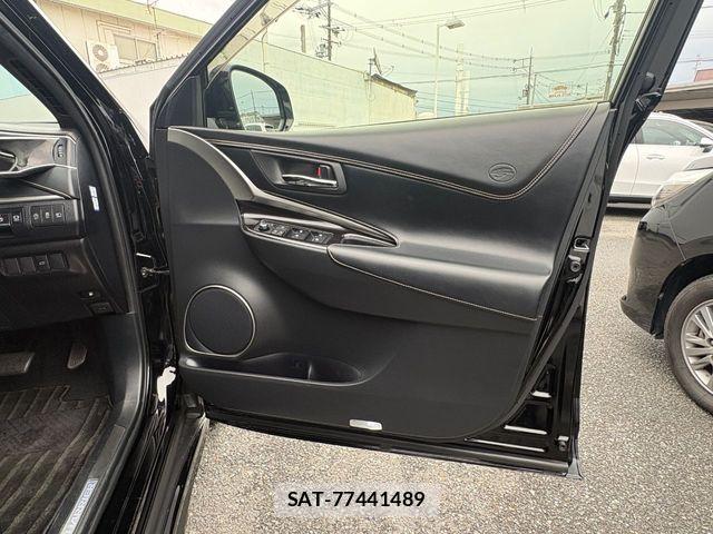 Toyota HARRIER 2018-06 8829255-18