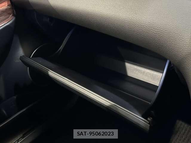 Toyota HARRIER 2014-03 8849206-27
