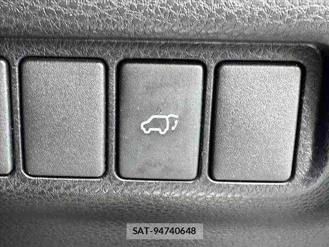 Toyota HARRIER 2018-04 8849202-29