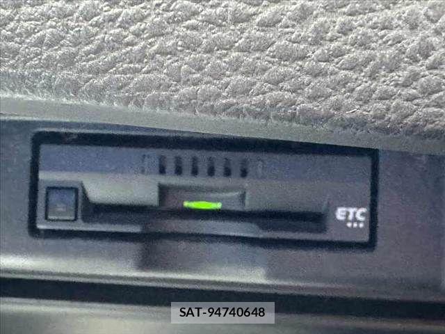 Toyota HARRIER 2018-04 8849202-5