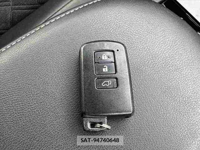 Toyota HARRIER 2018-04 8849202-6