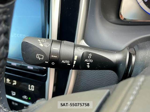 Toyota HARRIER 2018-06 8871096-26