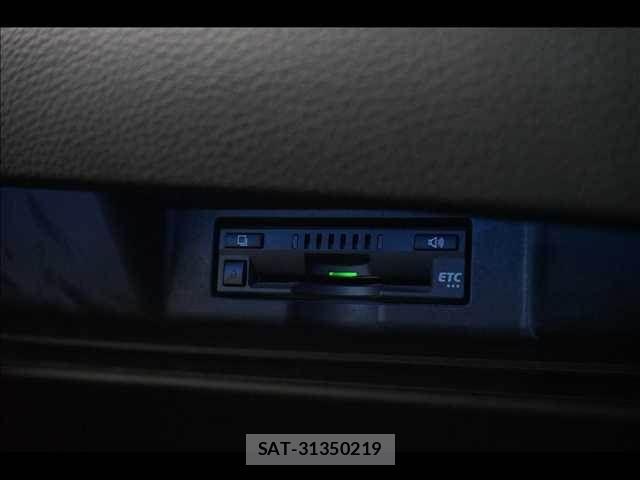 Toyota HARRIER 2018-09 8879957-7