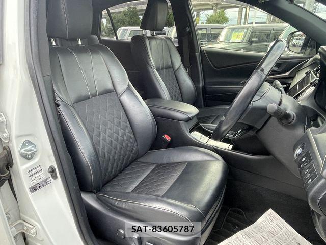 Toyota HARRIER 2017-10 8879961-12