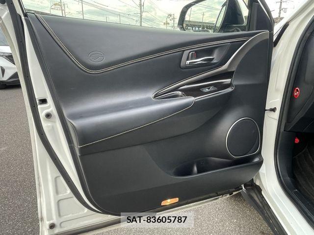 Toyota HARRIER 2017-10 8879961-25