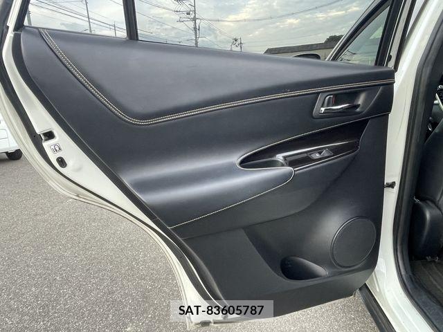 Toyota HARRIER 2017-10 8879961-26