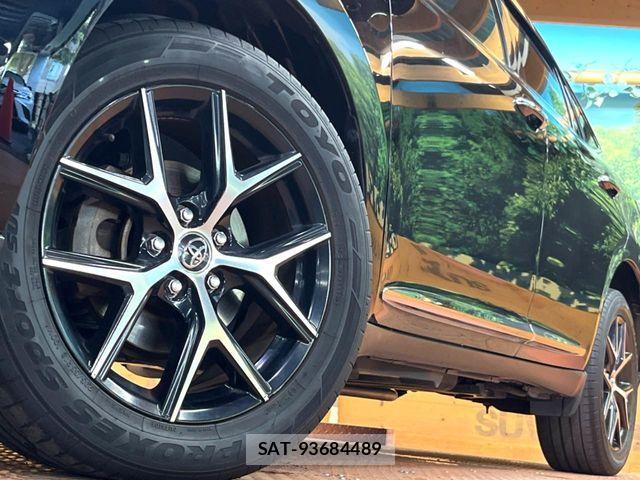Toyota HARRIER 2017-03 8879964-12