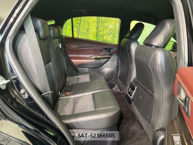 Toyota HARRIER 2017-02 8879965-8
