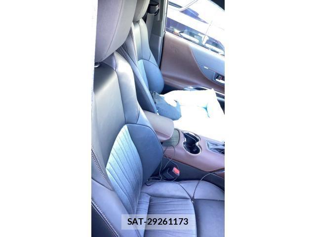 Toyota HARRIER 2021-03 8879950-8