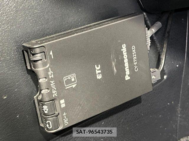 Toyota HARRIER 2017-03 6815124-5