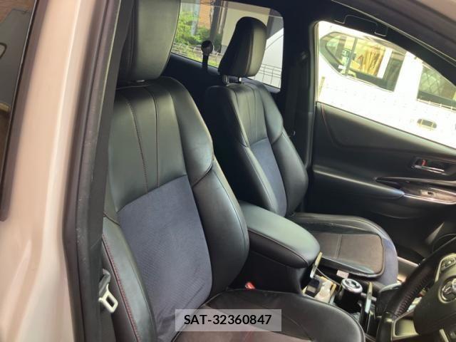 Toyota HARRIER 2017-08 7500783-16