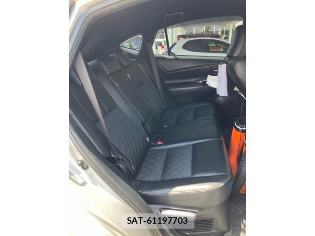 Toyota HARRIER 2018-04 7723772-14