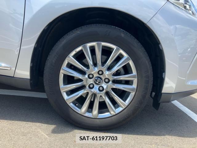 Toyota HARRIER 2018-04 7723772-7