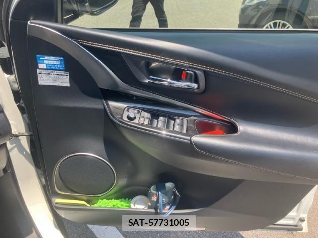 Toyota HARRIER 2019-06 8130374-13