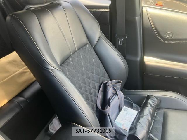 Toyota HARRIER 2019-06 8130374-22