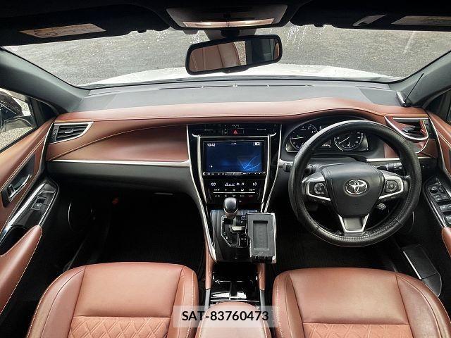Toyota HARRIER 2017-08 8230230-1