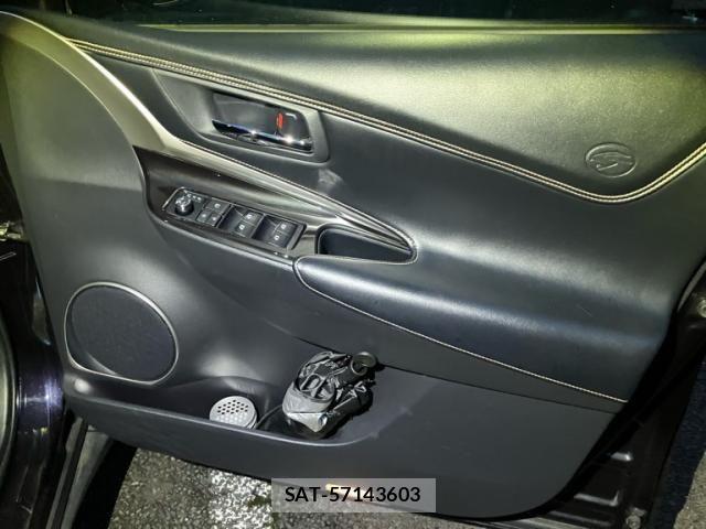 Toyota HARRIER 2019-02 8829278-9
