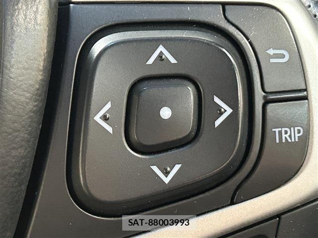 Toyota HARRIER 2017-07 8871103-16