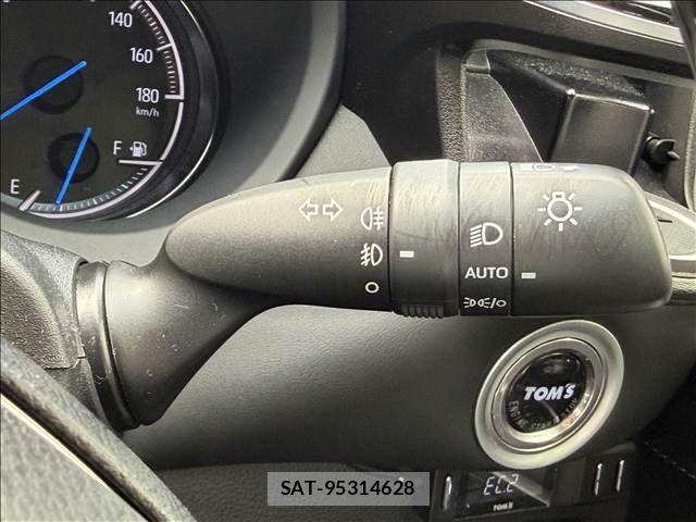 Toyota HARRIER HYBRID 2021-10 8099427-27