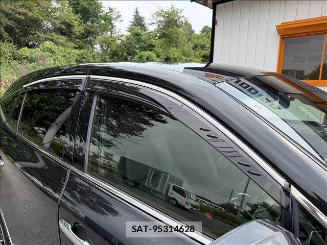 Toyota HARRIER HYBRID 2021-10 8099427-29